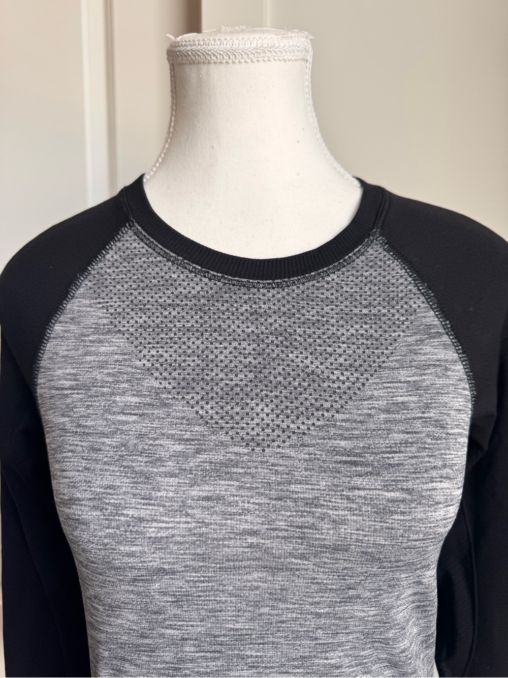 H&M Women's Grey & Black Long Sleeve Performance Top - Picture 5 of 8